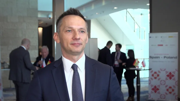 Rozwój sektora kosmicznego w Polsce: Wyzwania i potencjał innowacji