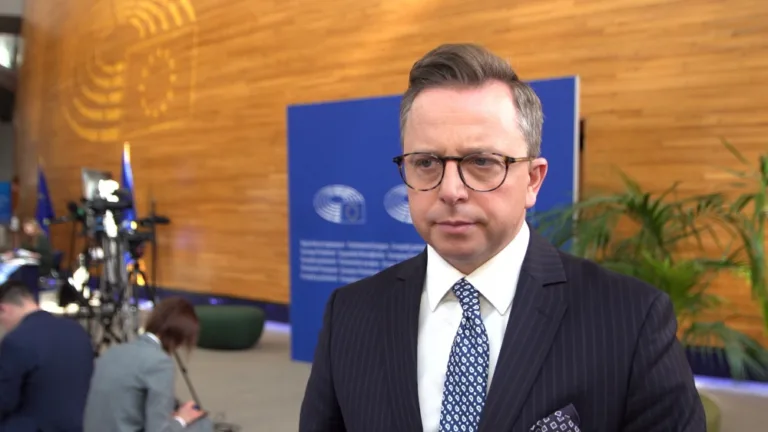 Jak Unia Europejska może zrealizować większą integrację obronną w obliczu globalnych wyzwań?