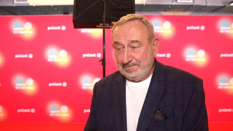 Tadeusz Drozda w roli piosenkarza na Polsat Hit Festival – koncert „Gdzie się podziały tamte prywatki”