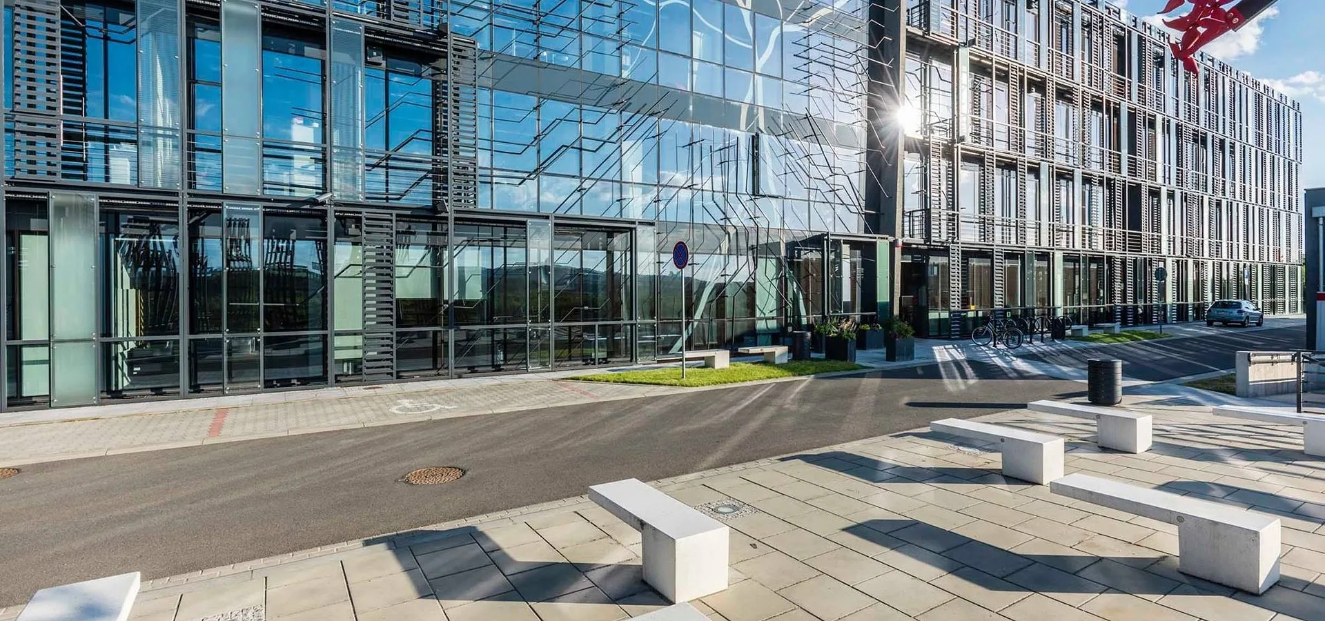 Tytuł SEO: „Inwestycje w Przemysł Małopolski: Krakowski Park Technologiczny Wspiera Rozwój Lokalnych Firm”