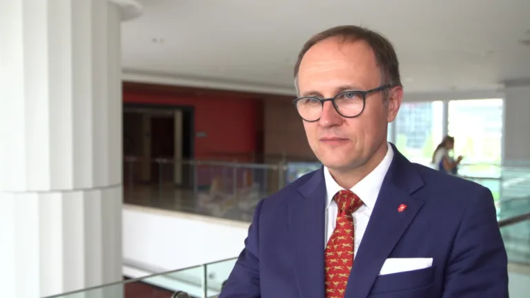 Wzrost rynku medycznych urządzeń noszonych na ciele do 2035 roku – jak technologia wspiera samoleczenie