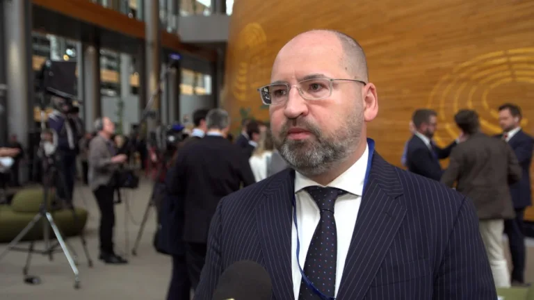 Wotum Nieufności dla Komisji Europejskiej: Głosowanie w Parlamencie Europejskim 10 Lipca