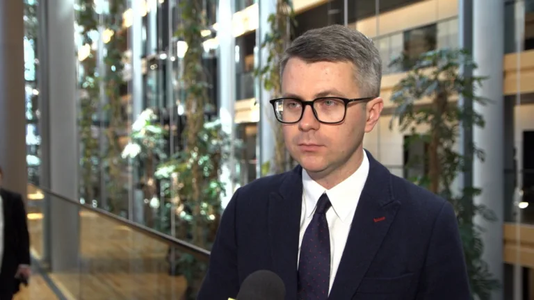 
rocznica ludobójstwa w Srebrenicy: Pamięć o ofiarach i lekcje dla społeczności międzynarodowej
