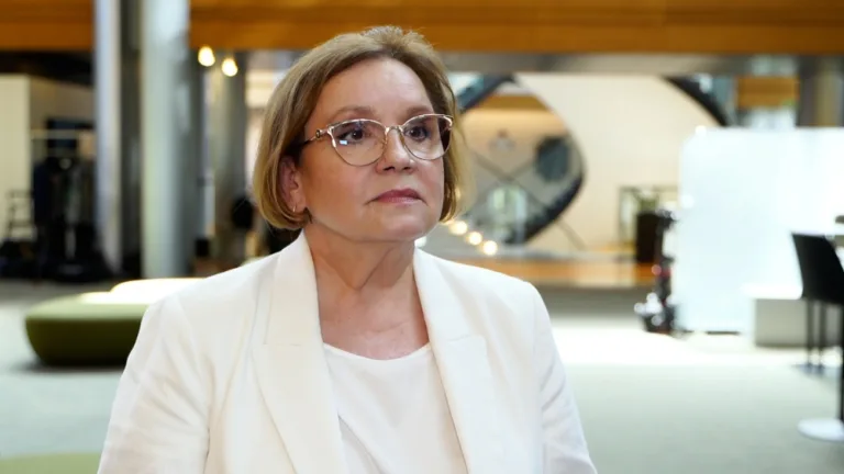 Pakt dla Czystego Przemysłu: Kontrowersje i Wyzwania dla Europejskiej Gospodarki