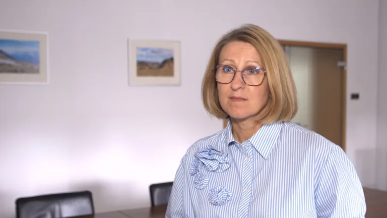 Ceny paliw w sierpniu 2023: Prognozy i różnice regionalne w Polsce