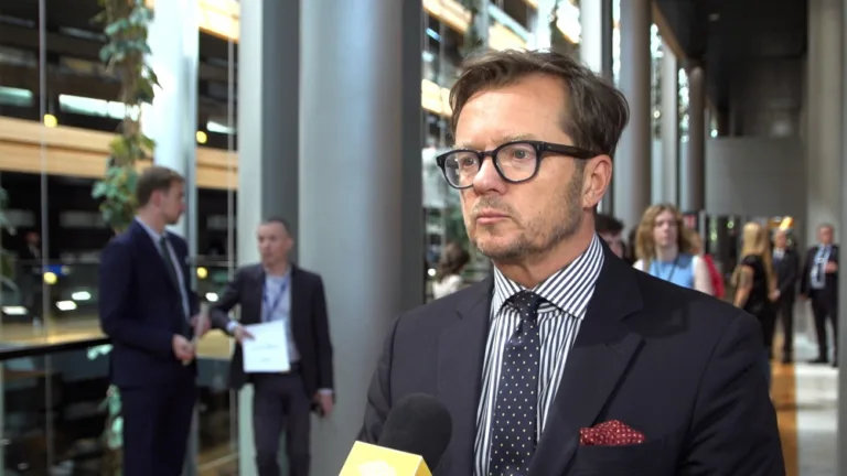 Węgry: Kryzys demokracji i prawa człowieka w kontekście budżetu UE