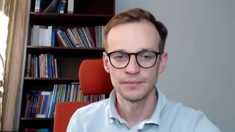 Edukacja obywatelska w Polsce: budowanie zaufania młodzieży do instytucji publicznych
