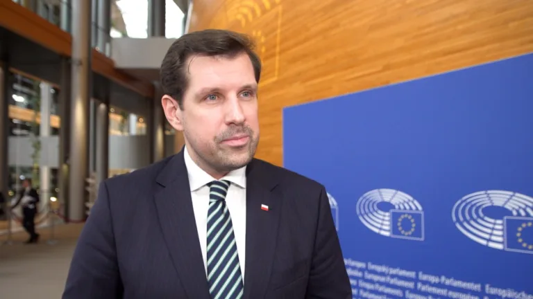 Uproszczenie wymogów dotyczących zrównoważonego rozwoju w Parlament Europejskim: Co przyniesie Omnibus I?