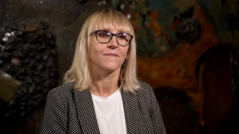 Młodzi Europejczycy a Unia Europejska: Kluczowe Korzyści i Wyzwania