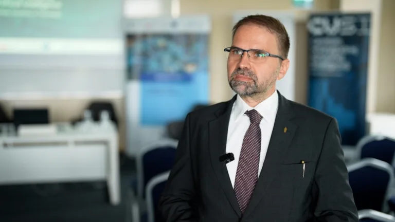 Centrum Wiarygodnej Sztucznej Inteligencji na Politechnice Warszawskiej: Nowe możliwości w AI i badaniach naukowych