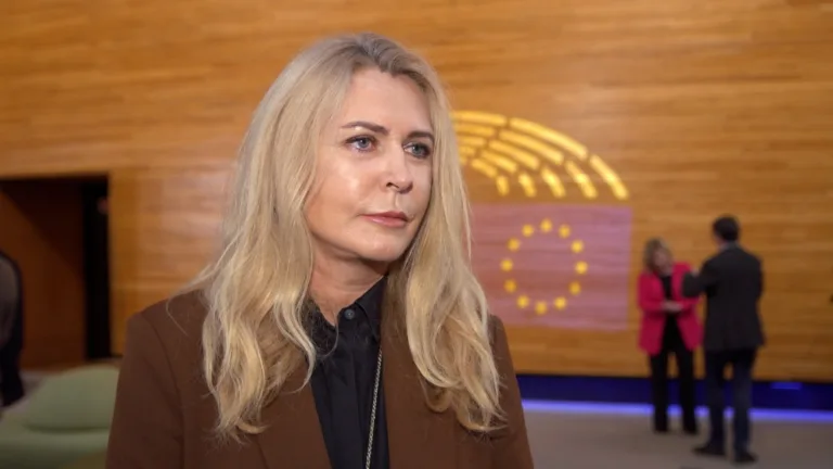 Nowe przepisy dotyczące prawa jazdy w UE: okres próbny dla młodych kierowców i elektroniczne dokumenty