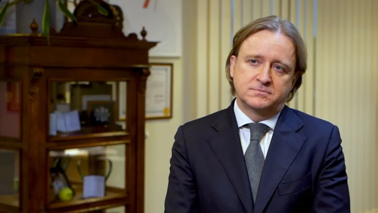 Autorytety w Epoce Mediów Społecznościowych: Znaczenie Relacji Mistrz–Uczeń w Nauce i Sztuce